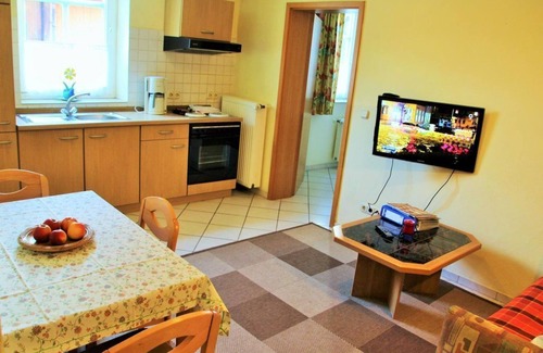 Emmerthal Cama Y Desayuno | Zum Hof holiday apartment - Müllers Hof holiday apartments / guest house