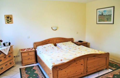 Emmerthal Cama Y Desayuno | Zum Hof holiday apartment - Müllers Hof holiday apartments / guest house