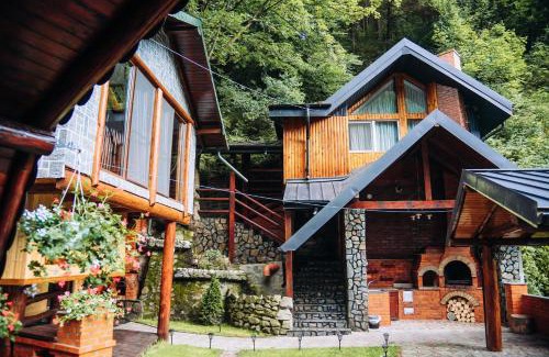 Rucar Casa | Zumzetul Raului