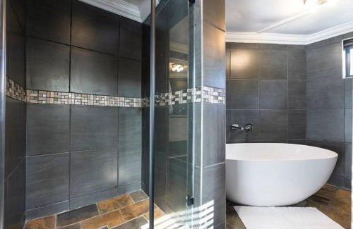 Scott Estate Casa | Zuri's Cottage Houtbay
