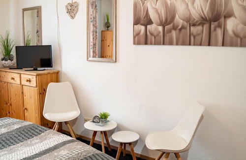 Fichtelberg Casa | Zweibettzimmer, Dusche, WC, 1 Schlafraum - Wild West Gasthaus