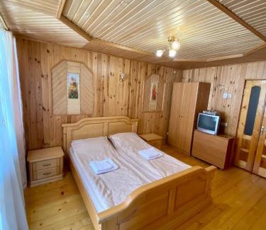 Yaremche Casa | Zyma_Lito Guest House
