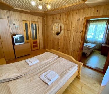 Yaremche Casa | Zyma_Lito Guest House