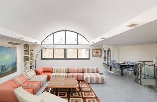 Old City Apartamento | Old City Luxury Duplex with Rooftop by FeelHome