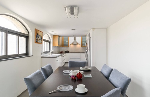 Old City Apartamento | Old City Luxury Duplex with Rooftop by FeelHome