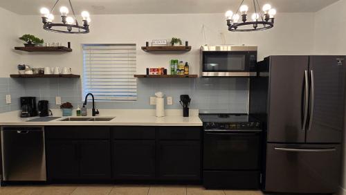 Encanto Apartamento | zzz Msg for 5 percent off zzz 3Bed 1Bath KingKingQueenBeds House MidtownPHX