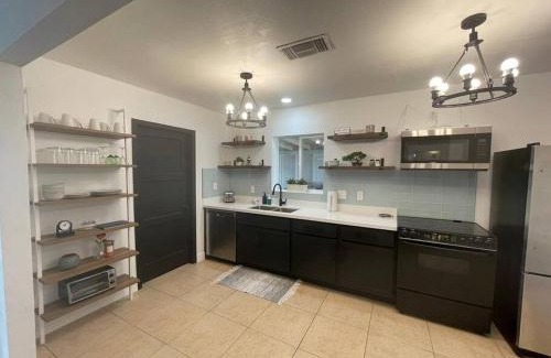 Encanto Apartamento | zzz Msg for 5 percent off zzz 3Bed 1Bath KingKingQueenBeds House MidtownPHX