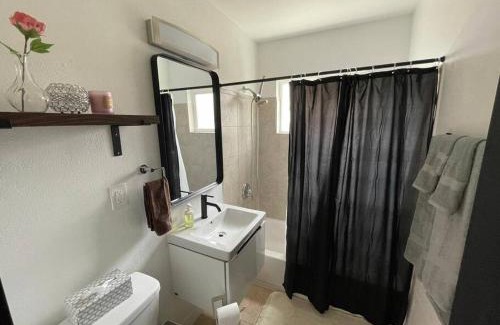 Encanto Apartamento | zzz Msg for 5 percent off zzz 3Bed 1Bath KingKingQueenBeds House MidtownPHX
