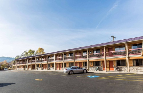 Kalispell Hotel | Econo Lodge Inn & Suites Kalispell - Glacier National Park Gateway