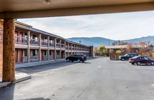 Kalispell Hotel | Econo Lodge Inn & Suites Kalispell - Glacier National Park Gateway