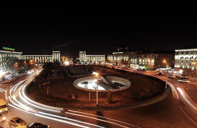 Квартира около станции метро с балконами