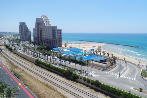 מרידיאן בנין אלמוג