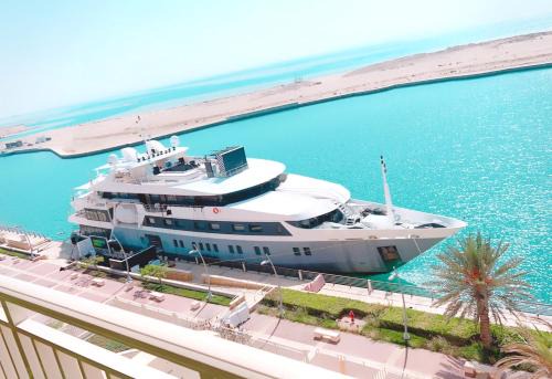 رويال مارينا بانوراما ثلاث غرف Royal Beach family and businesses