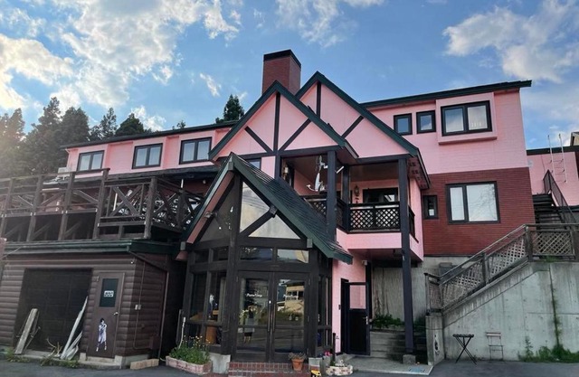 Alpine Lodge