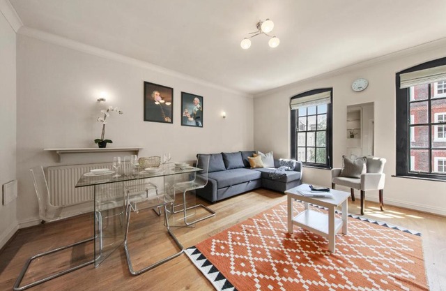 1 Bed Executive Apartment near Liverpool Street Station FREE WIFI by City Stay Aparts London