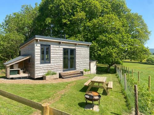 1 Bed Hut - Sleeps 4 - Pets - Parking
