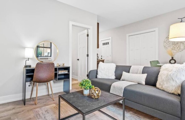 Chic 1BR Apt w/ In-Unit Laundry