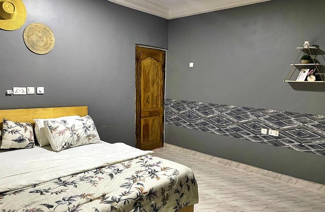 1 Bedroom House Sleeps 2 - Free Parking - WiFi