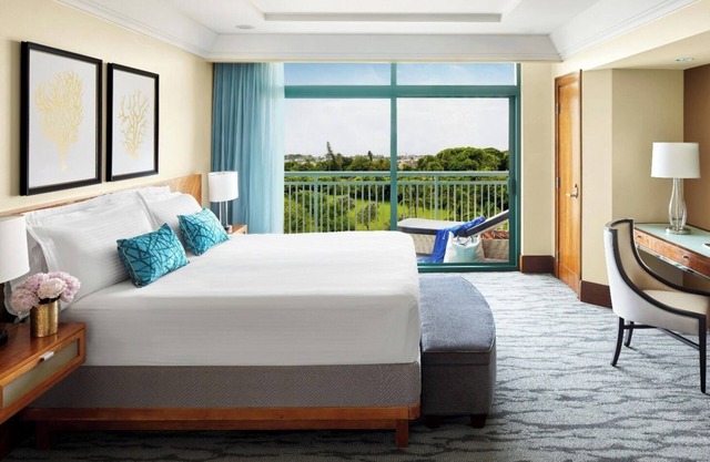1 Bedroom Suite Terrace View - 1 King bed - 974 Sq Ft - Max Occupancy: 4 Guests