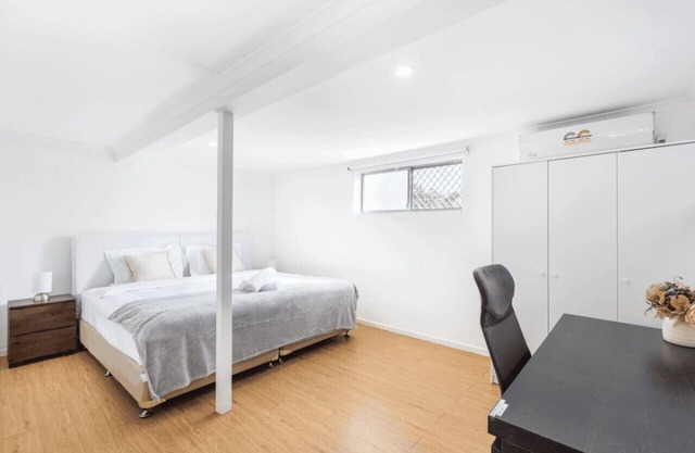 1 Bedroom Unit near highway/ transports & shops