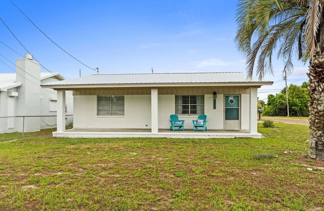 1 Block to Beach Sleeps 7 Pet Friendly Laguana Beach