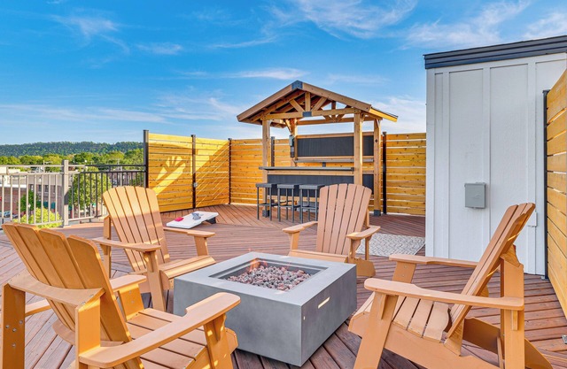 Walk to Lake City Marina: Condo w/ Rooftop Deck!