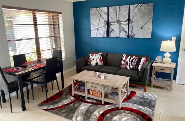 1-BR, strong wifi, free parking, beach gear