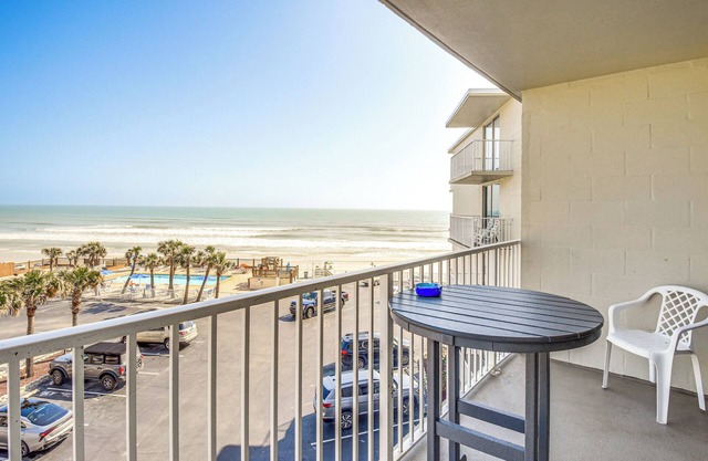 1 Mi to Boardwalk: Oceanfront Daytona Beach Condo
