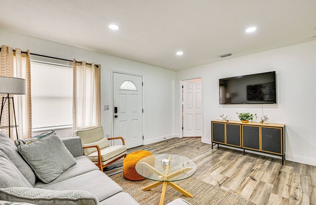1 Mi to Busch Gardens: Modern Home w/ Private Yard
