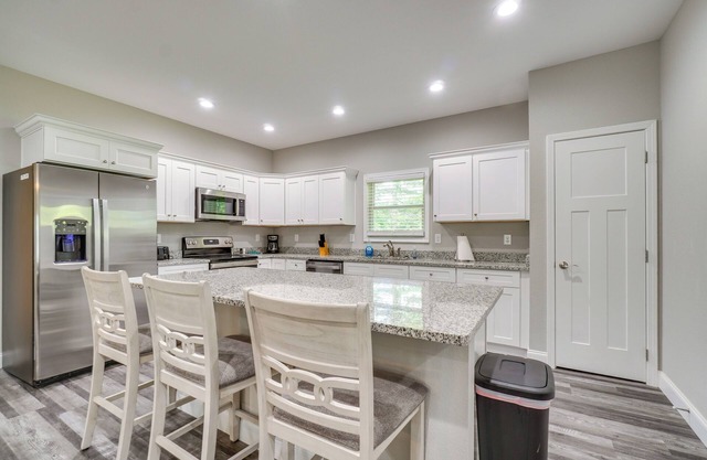 1 Mi to Dtwn Crossville: Spacious Home w/ Patio!