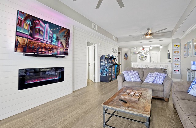 Brand New Luxury Lakefront Condo ★ 5 Min to Disney ★ Fireworks View / 18th Floor