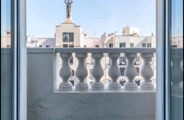10 piso en gran vía con dos balcones y vistas