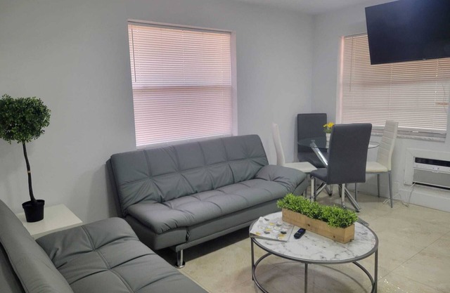 10 MIN TO FLL BEACH ★ 2BR ★ con estacionamiento gratuito y WIFI