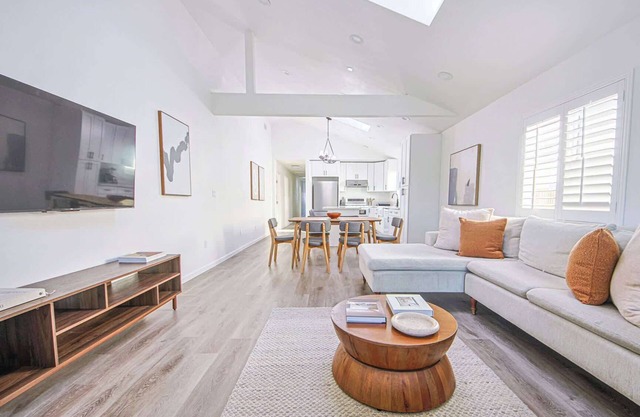 Charming 3B Home 10 mins to Venice Beach
