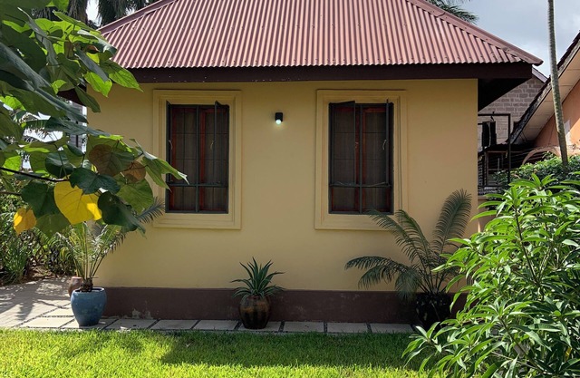 10-minute walk to the beach! 2-bed house with a kitchen and bathroom.