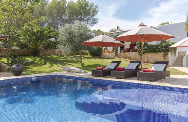Casa de vacaciones para 10 personas con jardín de meditación, parque infantil y piscina de 11,50m