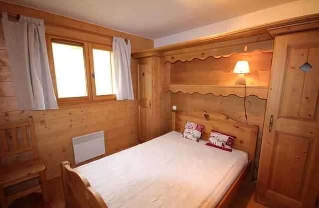 A 100m de las pistas de esquí, 1.o piso, piscina, balcón, parking, tv, local para esquís, 46m²