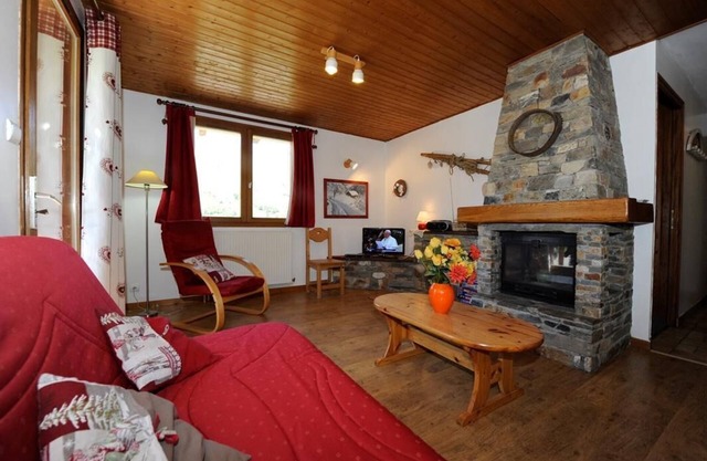 1.o piso, chimenea o estufa a leña, parking, tv, 60m², Les Menuires