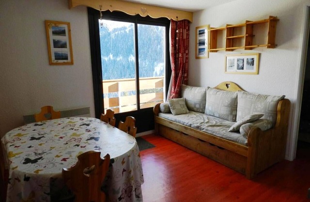 100m del centro estación, vista pistas/valle, balcón, parking, local para esquís, 30-32m²