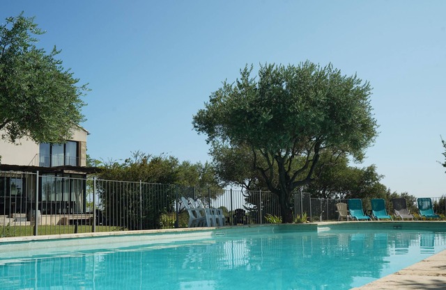 10min from Avignon, La Villa d'Ambre - Domaine de la Mordorée, Tavel, 8 people max