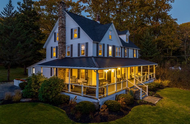 11 bedroom Lodge - Swim Spa/Hot Tub - Firepit - Game room - sleeps 26