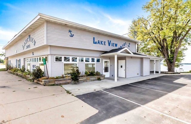 11 Family Lakefront Studios on Lake Missaukee - Sleeps 40
