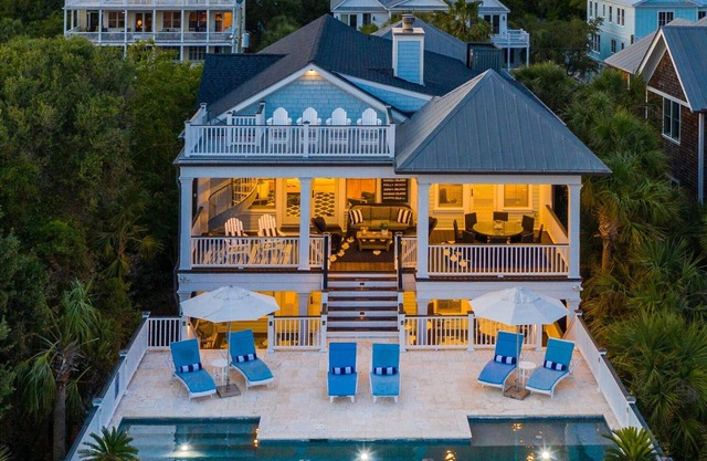 Casa personalizada de lujo: 7 recámaras, vista al mar, piscina privada climatizada, elevador