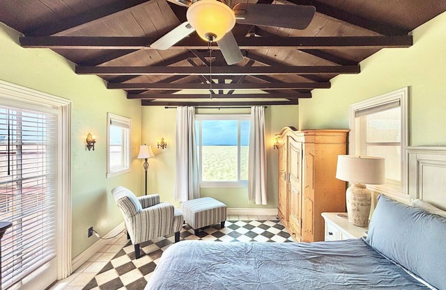 1205O Spanish Beach Bungalow Retreat
