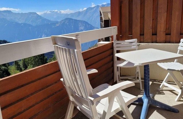 A 130m de las pistas de esquí, 7.o piso, piscina, sauna, balcón, tv, local para esquís, 59m²