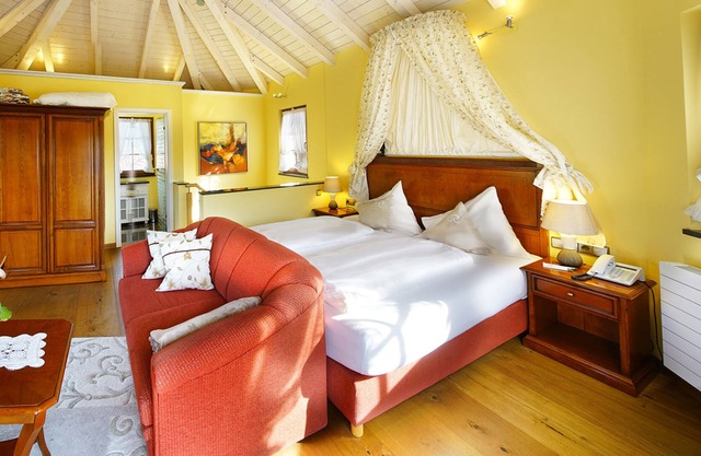 13 honeymoon suite for max. 2 people