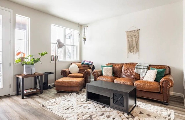 15 min to Red Rocks! - Entire 2 BR/ 3.5 Bath Home