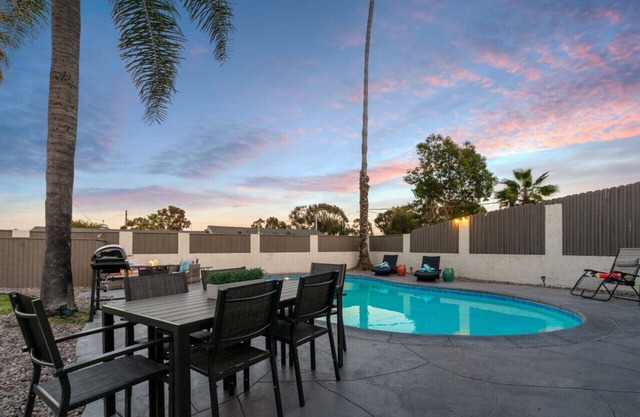 4BR Pool and Fast WiFi Fifteen Min to SD