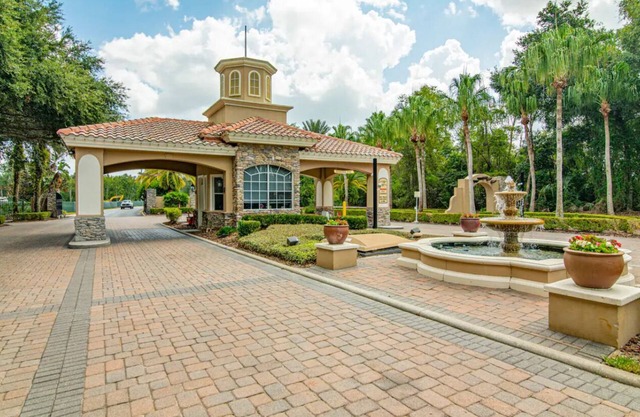 15 mins to Disney, Heated Pool, King Beds, Golf