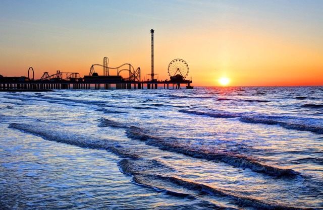 New 3BR Cottage| $200 Free Activities Daily| Midtown Galveston| 1mi to Beach| Dogs Ok |Fenced Yard